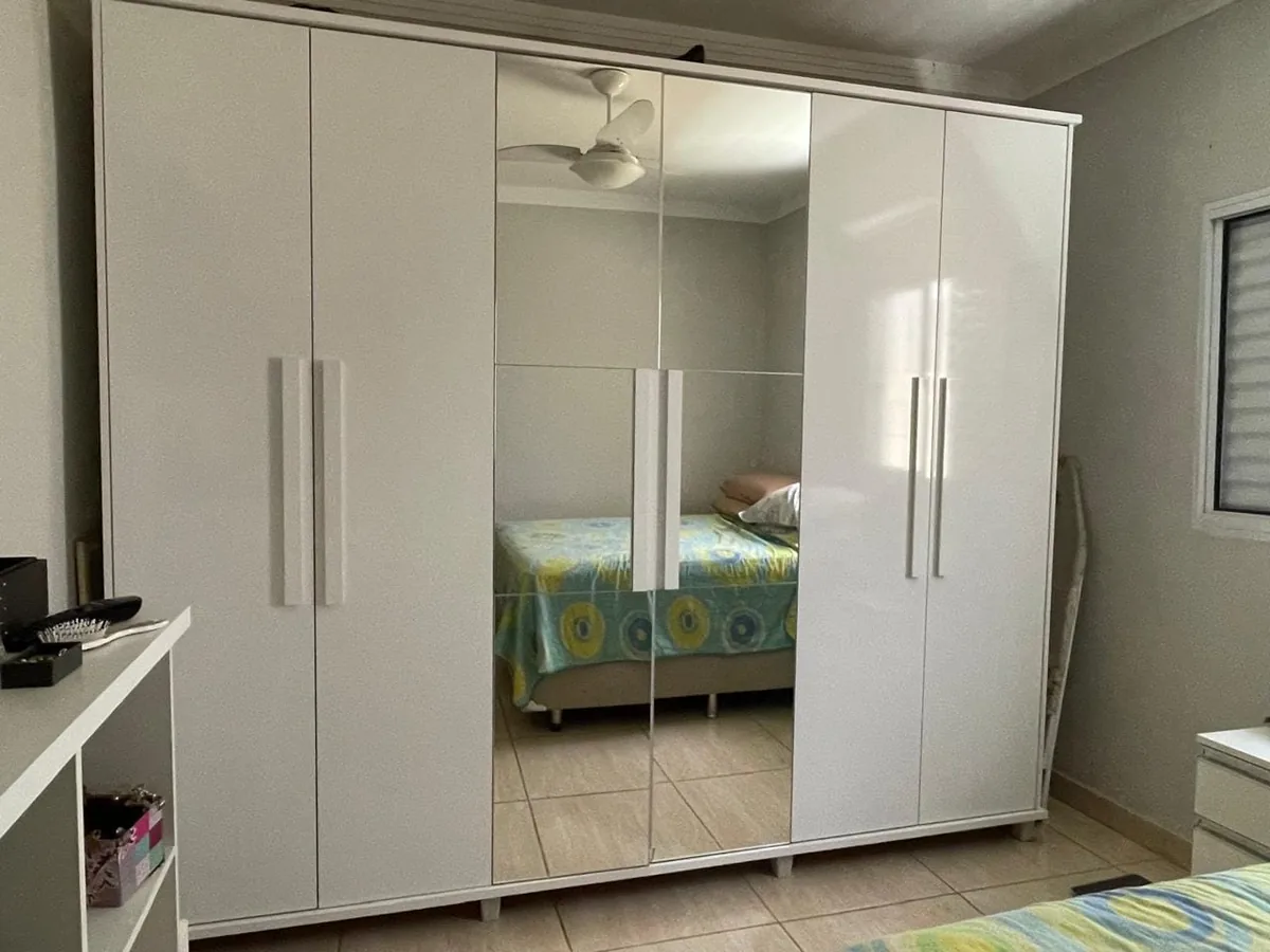 Montagem de guarda-roupa casal grande branco 6 portas com espelho central